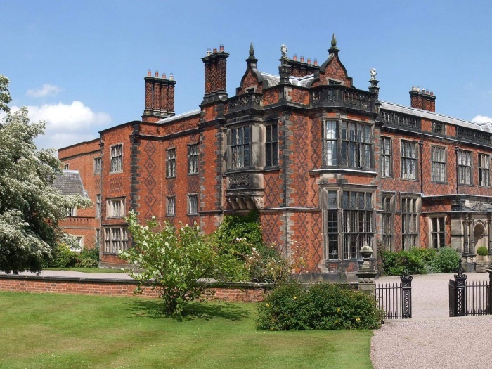 Tarvin Online - Antiques Roadshow at Arley Hall